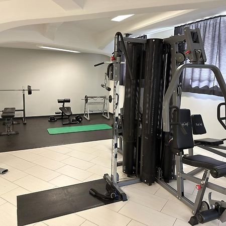 Meos 3 -Zentrum-Hofblick-Gym-Netflix Leipzig Luaran gambar
