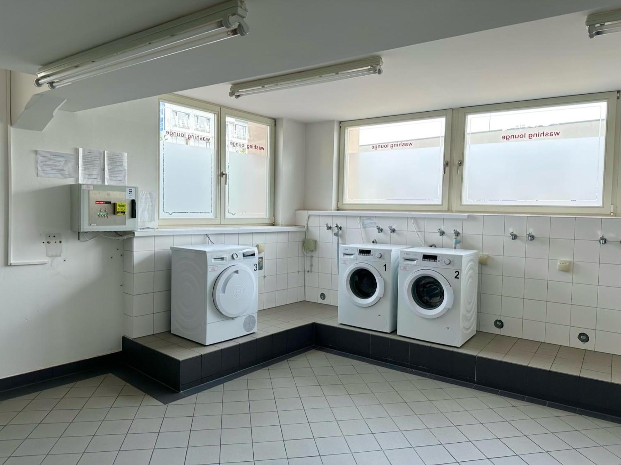 Meos 3 -Zentrum-Hofblick-Gym-Netflix Leipzig Luaran gambar