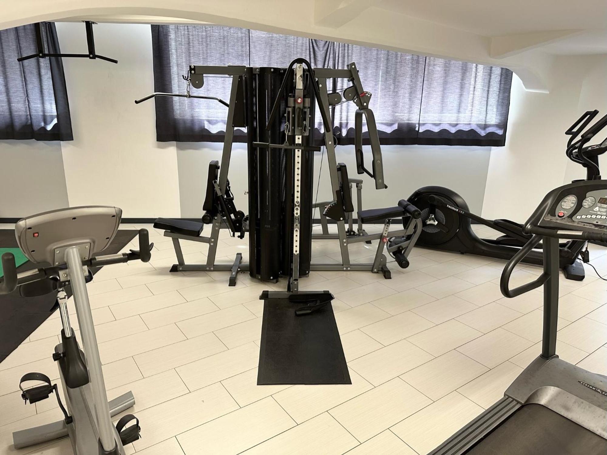 Meos 3 -Zentrum-Hofblick-Gym-Netflix Leipzig Luaran gambar
