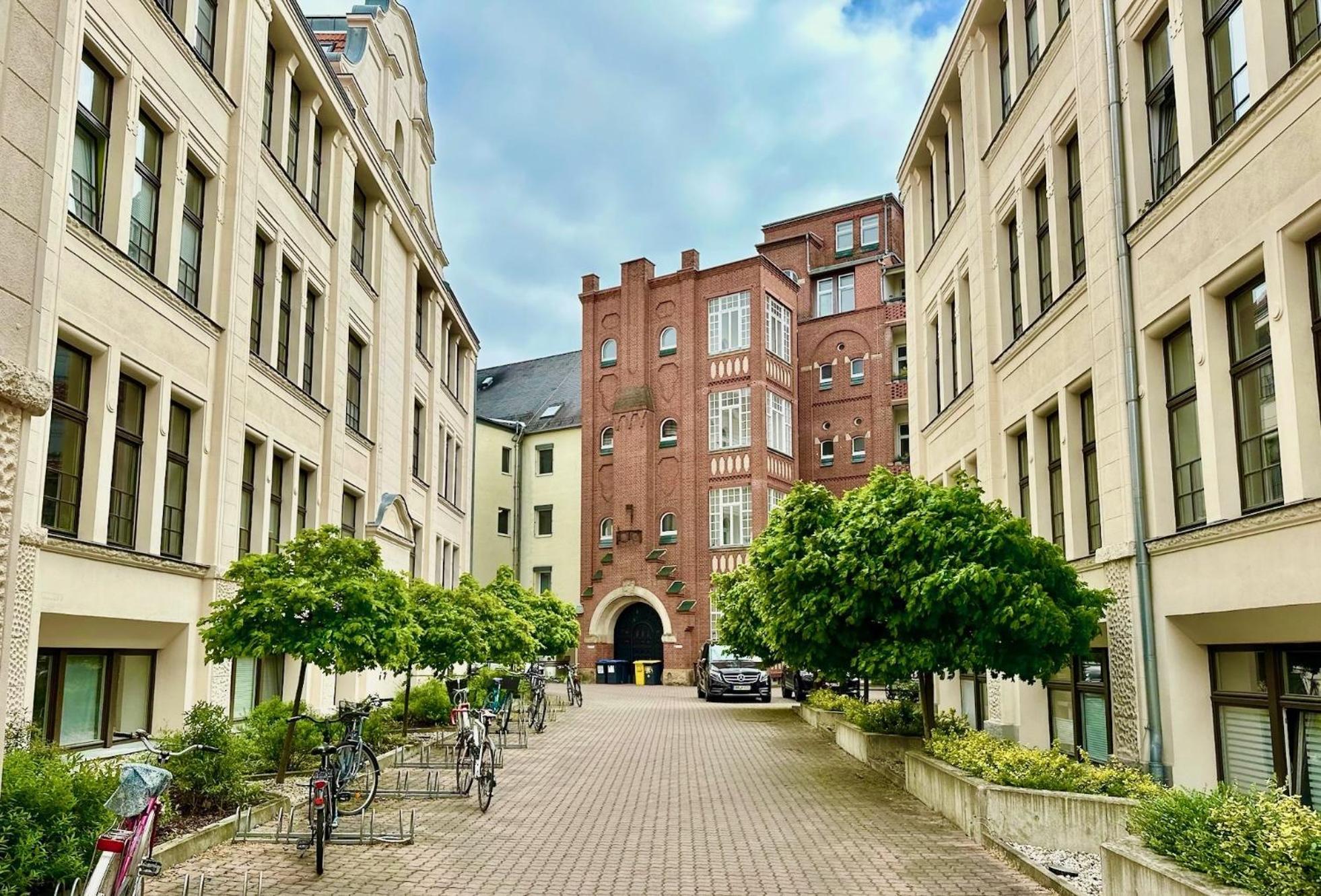 Meos 3 -Zentrum-Hofblick-Gym-Netflix Leipzig Luaran gambar